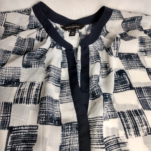 Banana Republic Sheer V-neck Blouse XS - Picture 2 of 7
